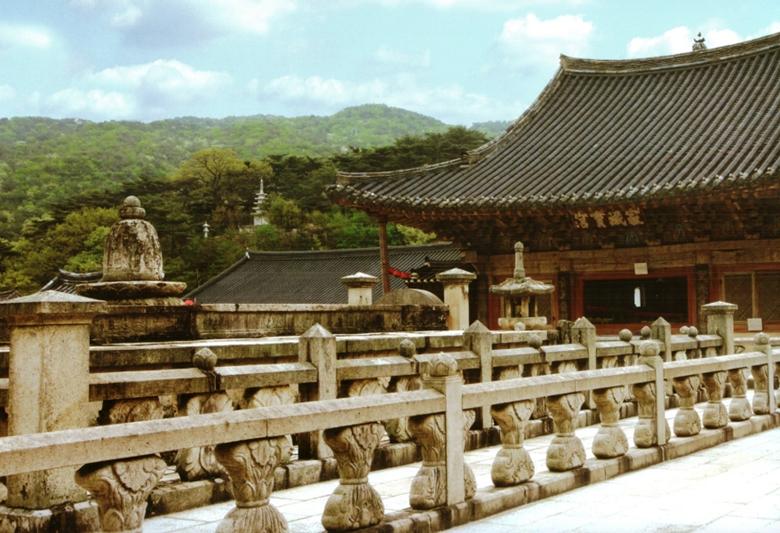 Kết quả hình ảnh cho Temple Tongdo on Mount Yeongchuk in Yangsan