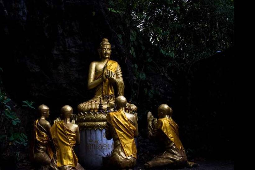 Lao Buddhists oppose Chinese-style Buddha statue