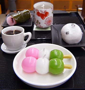 Kameyama Co.'s "favorite food of the deceased series" includes "dango" (Japanese rice flour balls) and "manju" (a steamed bun with a red bean paste filling). (Azumi Fukuoka) 