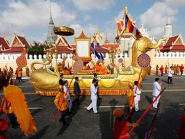 Thousands of Cambodian monks turn out to honour king - © Mak Remissa, EPA