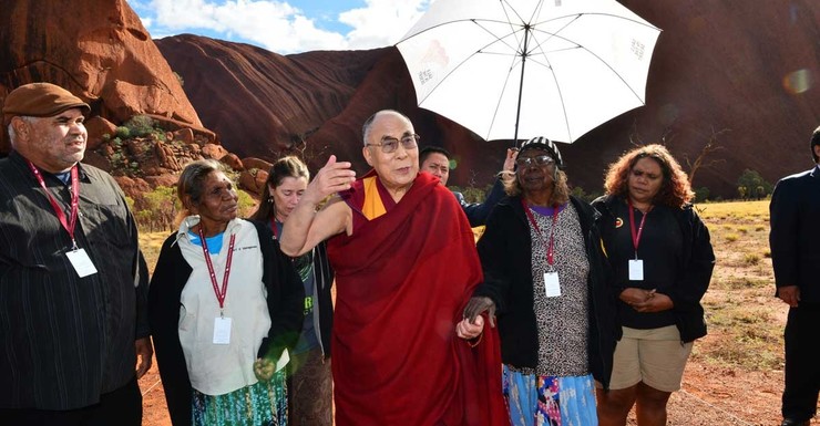 http://thenewdaily.com.au/image/wp-content/uploads/2015/06/Dalai-Lama-uluru.jpg?w=740&h=385&zc=1&q=90&a=c