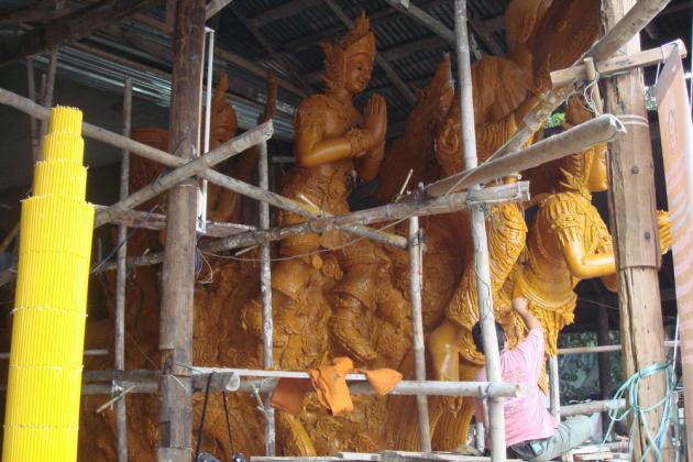 CANDLE FESTIVAL: In Ubon Ratchthani a sightseeing tour of the candle-making communities is a must. There, along with many local artist and Buddhist devotees, visitors will see the residents cut up and melt beeswax and pour it into moulds to form component