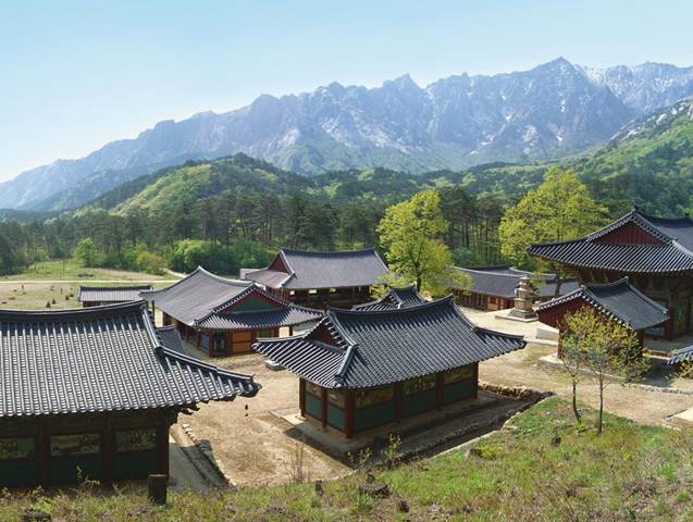http://i2.wp.com/www.nord-korea-reisen.de/wp-content/uploads/2015/02/Mt.-Kumgang-Singye-Temple.jpg