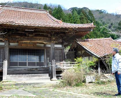Parishioners of Konnoji temple in Ota, Shimane Prefecture, recently decided to dissolve the Jodo School temple. (Takumi Okada) 