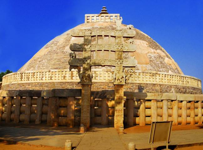 https://upload.wikimedia.org/wikipedia/commons/2/20/Sanchi_Stupa_from_Eastern_gate,_Madhya_Pradesh.jpg