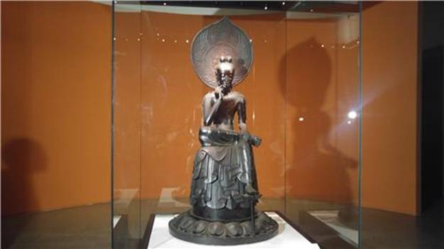Japan's national treasure, "Pensive Bodhisattva," is displayed at the National Museum of Korea on May 23, 2016. (Yonhap)