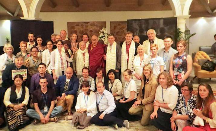 Dialogue participants and observers join His Holiness the Dalai Lama at the end of the conference. Image courtesy of the author