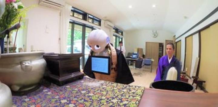 Pepper robot priest Japan