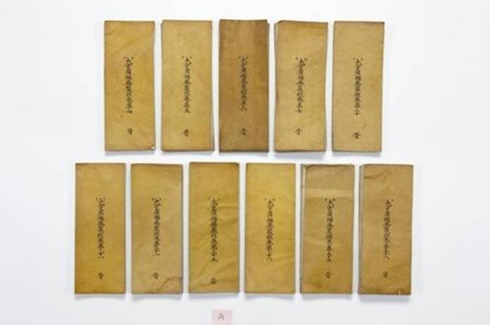 Description: This photo provided on Oct. 16, 2017, by the Jogye Order, South Korea's largest Buddhist group, shows the 28 series of Buddhist scriptures found inside a wooden seated Buddha statue in Haein Temple, Hapcheon, South Gyeongsang Province. (Yonhap)