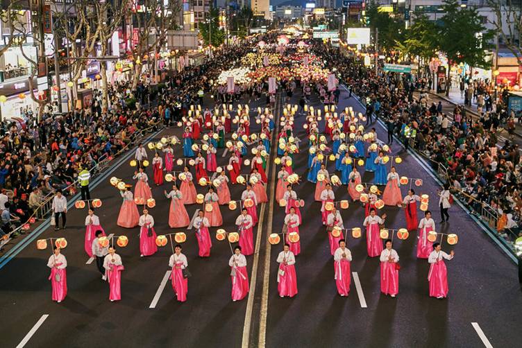 Lotus Lantern Festival (Yeon Deung Hoe) Parade