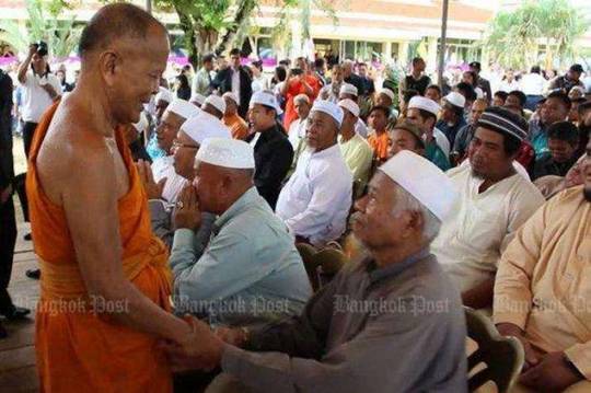 Phra Thepsilwisudh, abbot of Prachum Cholthara Temple in southern Thailand’s Narathiwat Province, is renowned for his work to improve Buddhist-Muslim relations in the troubled region. From bangkokpost.com