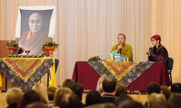 Telo Tulku Rinpoche during his lecture in Moscow. Image courtesy of Renat Alyaudinov