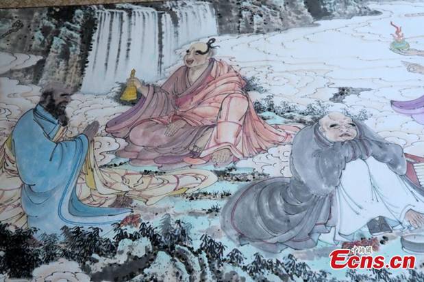 A close-up view of a painting made by Zhang Zhanping in Daixian County, Xinzhou City, North China\'s Shanxi Province, March 18, 2019. The 66-year-old farmer, also a local folk artist specializing in the making and painting of Buddhist sculptures, said he spent eight years creating nine scrolls, each weighing five kilograms and measuring 69 centimetres in width. The total length of the scrolls measured more than 300 meters. He also said he had attempted to apply for a Guinness World Record. (Photo: China News Service/Wang Bintian)