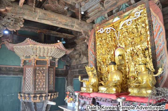 Description: The Yunjangdae inside the Daejangjeon Hall of Yongmunsa Temple. From koreantemples.com
