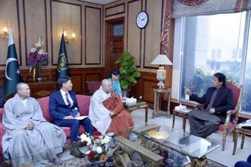 Description: Ven. Wonhaeng, third from left, president of the Jogye Order, meets with Pakistani Prime Minister Imran Khan on 20 November. From koreatimes.co.kr
