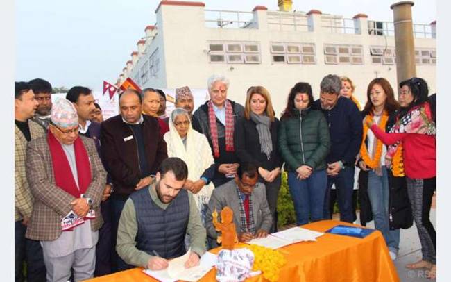 Description: The mayors of Cáceres and Lumbini sign a memorandum of understanding twinning the two towns. From khabarhub.com