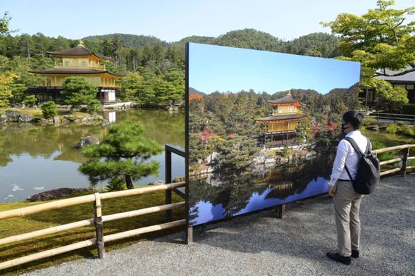 Description: A large photo panel was set up at Kinkakuji temple in Kyoto on Tuesday, as renovation work that started the same day will prevent visitors from viewing the famed golden pavilion. | KYODO
