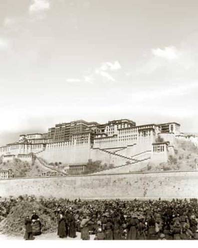 Description: On 12th March 1959, a spontaneous gathering of 15,000 women from all regions of Tibet flocked to an area below Potala palace in a remarkable act of bravery. 12 March is now known as Women’s Uprising Day. The leaders were later either imprisoned or executed. 