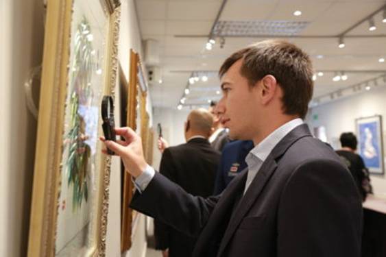 https://www.times.co.nz/wp-content/uploads/2021/02/Simeon-checks-out-the-embroidery-exhibion-450x300.jpg
