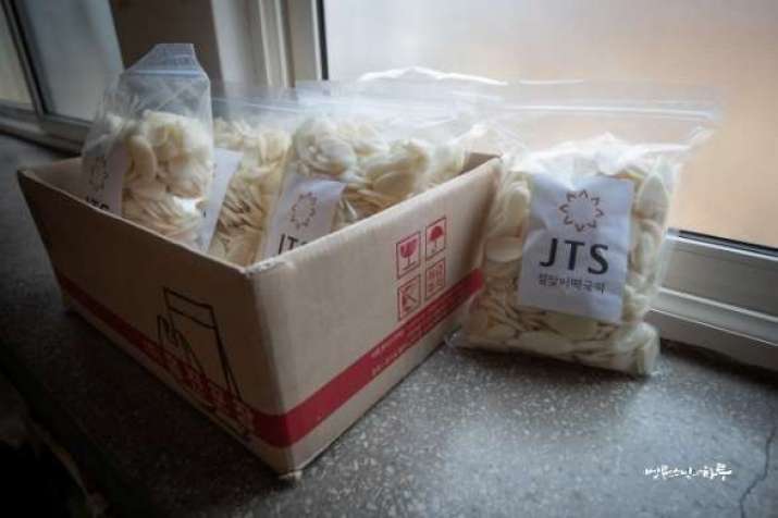 Jungto Society rice cakes. Image courtesy of Jungto Society