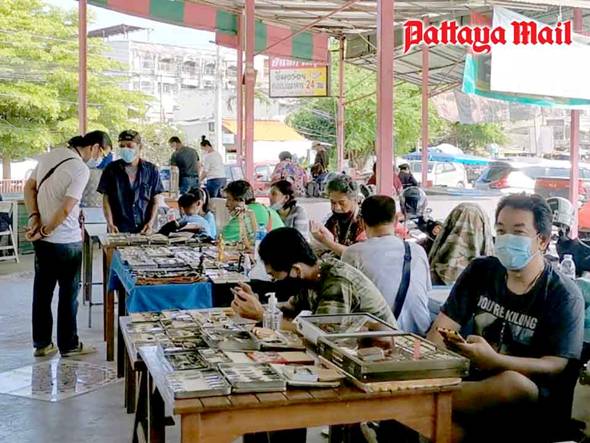 https://www.pattayamail.com/wp-content/uploads/2021/10/Pattaya-News-4-Oct-01-04-Buddha-amulet-market-back-to-life-pic-2.jpg