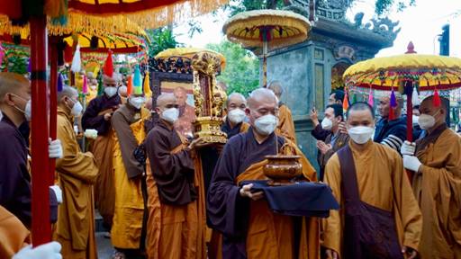 1,000 Buddhist Monastics and Laypeople Gather in Hue to Commemorate the  Passing of Thich Nhat Hanh - Buddhistdoor Global